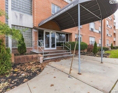 205 Mineola Boulevard - Photo Thumbnail 1
