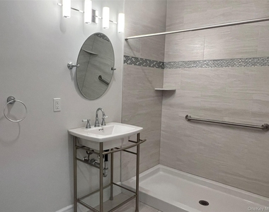 11 Farries Avenue - Photo Thumbnail 6