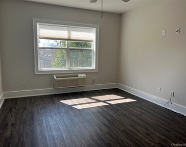 11 Farries Avenue - Photo Thumbnail 3