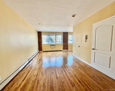 10422 39th Avenue - Photo Thumbnail 4