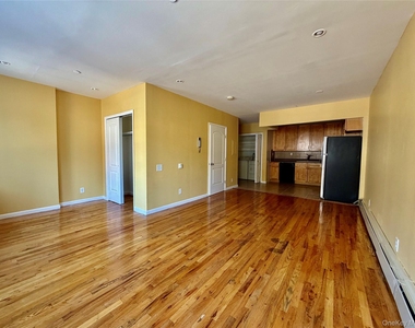 10422 39th Avenue - Photo Thumbnail 2