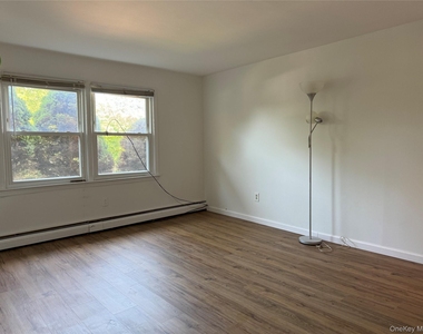 46 W Lane Drive - Photo Thumbnail 2