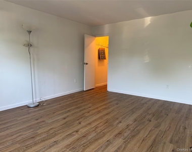 46 W Lane Drive - Photo Thumbnail 1