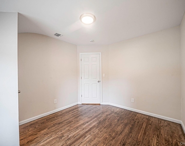 610 Americus Avenue - Photo Thumbnail 24