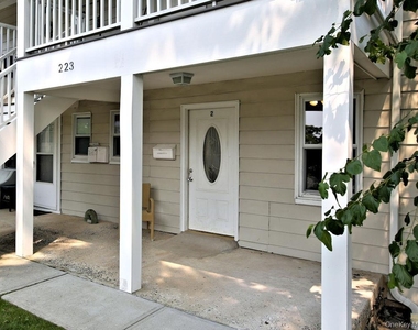 223 S Ridge Street - Photo Thumbnail 4