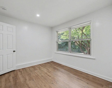 111 N Broadway - Photo Thumbnail 9