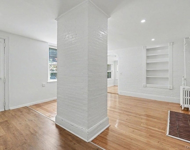 111 N Broadway - Photo Thumbnail 3