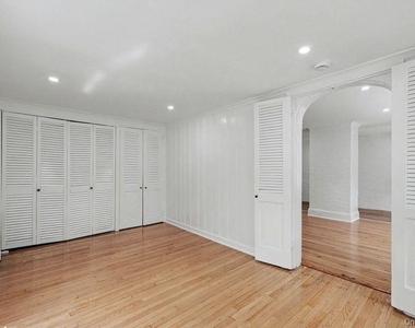 111 N Broadway - Photo Thumbnail 4