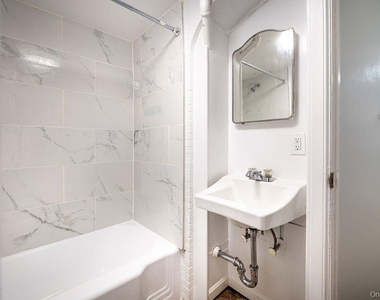 111 N Broadway - Photo Thumbnail 17