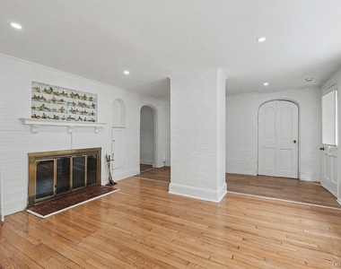 111 N Broadway - Photo Thumbnail 6