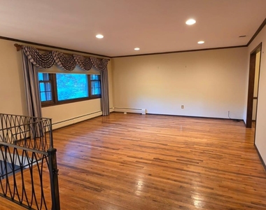 12 Palisades Court - Photo Thumbnail 2
