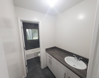 17 Hickory Street - Photo Thumbnail 6