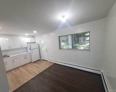 17 Hickory Street - Photo Thumbnail 2