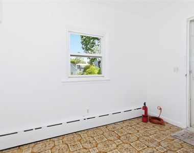 82 Quinby Avenue - Photo Thumbnail 18