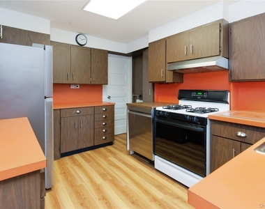 82 Quinby Avenue - Photo Thumbnail 10