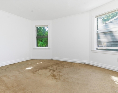 82 Quinby Avenue - Photo Thumbnail 14