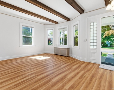 82 Quinby Avenue - Photo Thumbnail 4