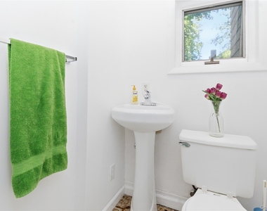 82 Quinby Avenue - Photo Thumbnail 12