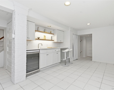 82 Quinby Avenue - Photo Thumbnail 20