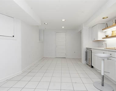 82 Quinby Avenue - Photo Thumbnail 21