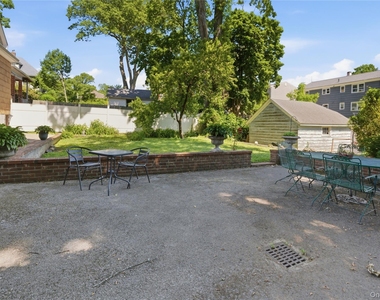 82 Quinby Avenue - Photo Thumbnail 24