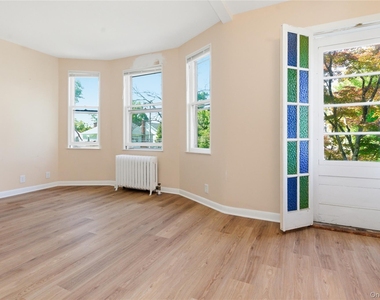 82 Quinby Avenue - Photo Thumbnail 13