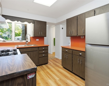 82 Quinby Avenue - Photo Thumbnail 11
