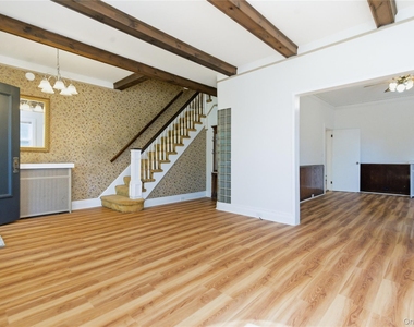 82 Quinby Avenue - Photo Thumbnail 6