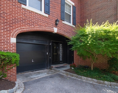 152 Broadway - Photo Thumbnail 2