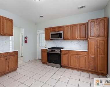 264 Seaman Street - Photo Thumbnail 10