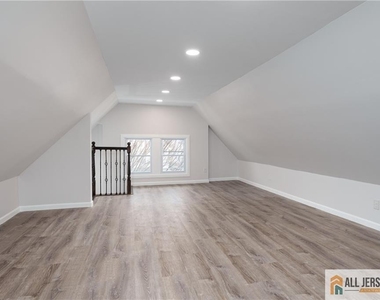 264 Seaman Street - Photo Thumbnail 24