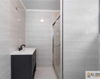 264 Seaman Street - Photo Thumbnail 22