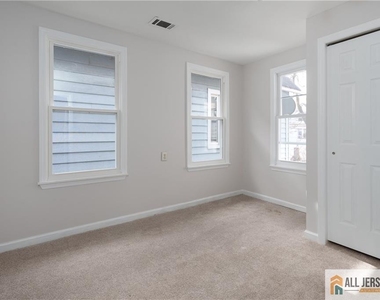 264 Seaman Street - Photo Thumbnail 21