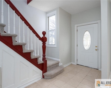 264 Seaman Street - Photo Thumbnail 1