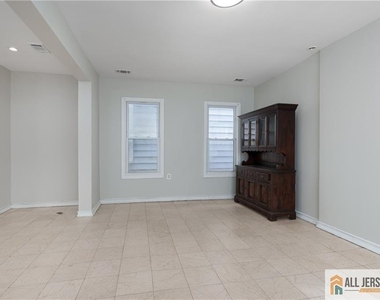 264 Seaman Street - Photo Thumbnail 7