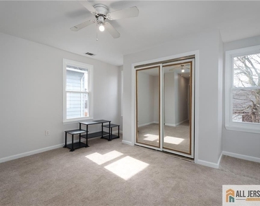 264 Seaman Street - Photo Thumbnail 17