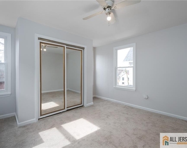 264 Seaman Street - Photo Thumbnail 15