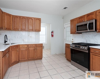 264 Seaman Street - Photo Thumbnail 11