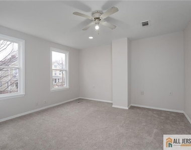 264 Seaman Street - Photo Thumbnail 19