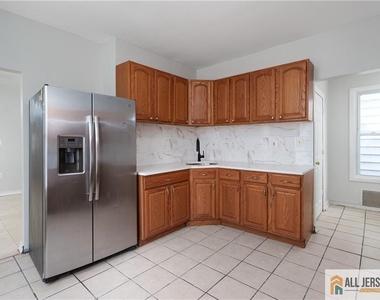264 Seaman Street - Photo Thumbnail 12