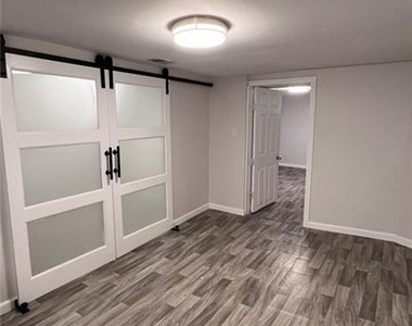 264 Seaman Street - Photo Thumbnail 4