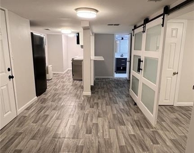 264 Seaman Street - Photo Thumbnail 5