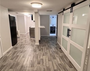 264 Seaman Street - Photo Thumbnail 7