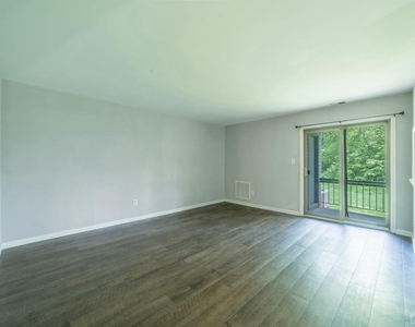 1612 Woodbridge Commons Way - Photo Thumbnail 5