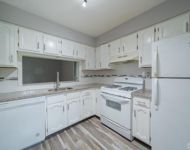 1612 Woodbridge Commons Way - Photo Thumbnail 3