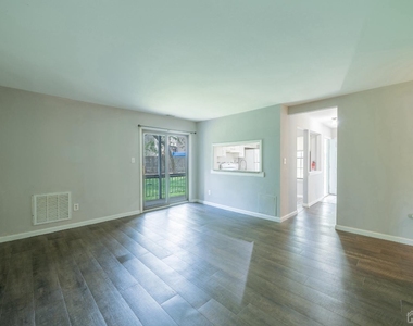 1612 Woodbridge Commons Way - Photo Thumbnail 6