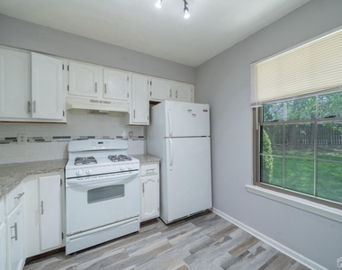 1612 Woodbridge Commons Way - Photo Thumbnail 4