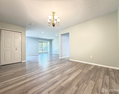 511 Dunn Circle - Photo Thumbnail 2