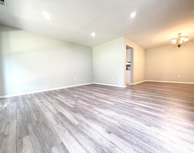 511 Dunn Circle - Photo Thumbnail 4