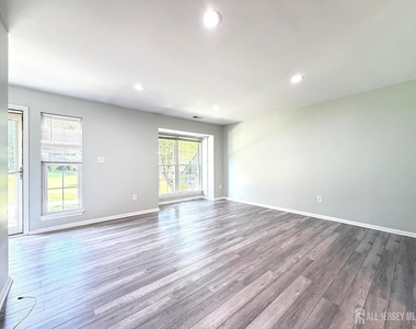 511 Dunn Circle - Photo Thumbnail 3
